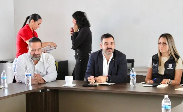 Yankel Benítez Silva fortalece vínculos con el sector de servicios de Morelia 